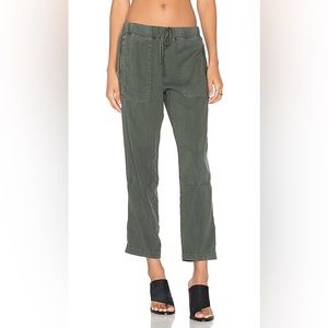 Bella Dahl XS exposed zipper pant in Night Forest